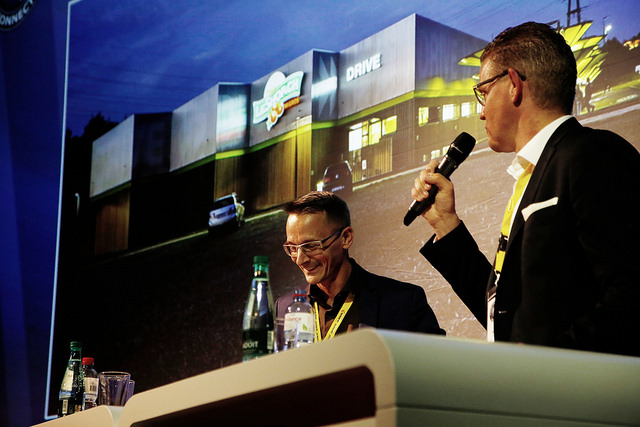 Philippe Huwyler, Leiter Coop@Home und Dominique Locher, CEO LeShop, an der E-Commerce Connect 2015 in Zürich